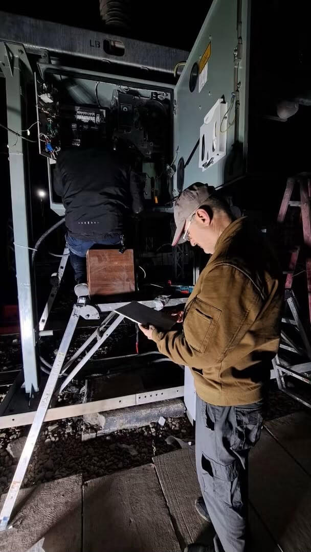 Photo showing a maintenance dispatch for high a voltage equipment